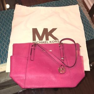 EUC Michael Kors fuchsia handbag